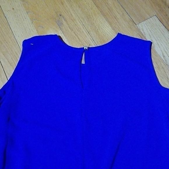 NWOT vince camuto cold shoulder long sleeve blouse - Picture 7 of 7